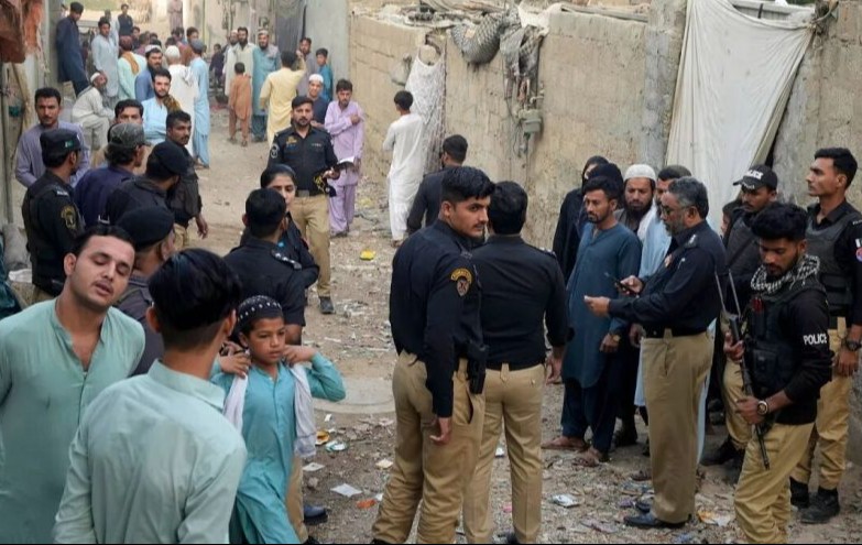 Pakistan Detains 121 Afghans in Lahore Immigration Crackdown