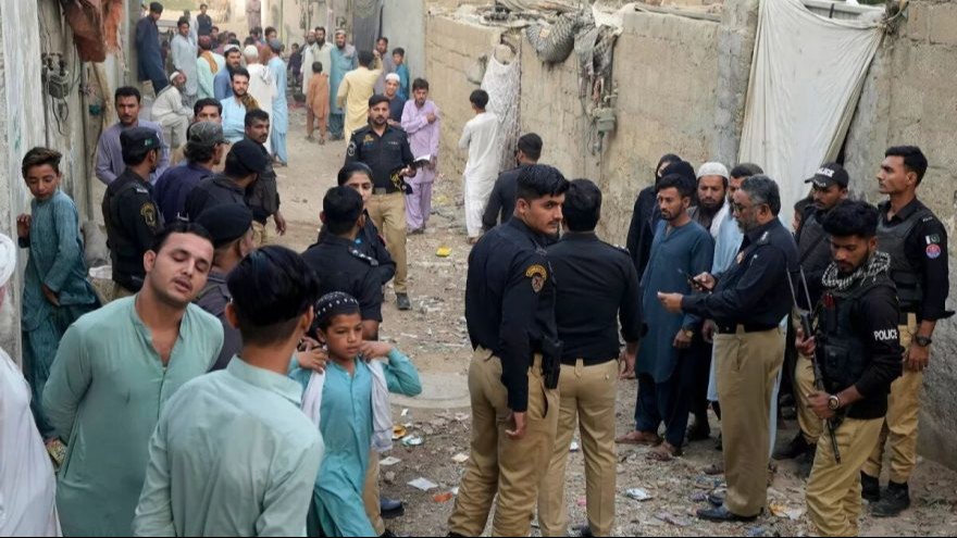 Pakistan Detains 121 Afghans in Lahore Immigration Crackdown - 1